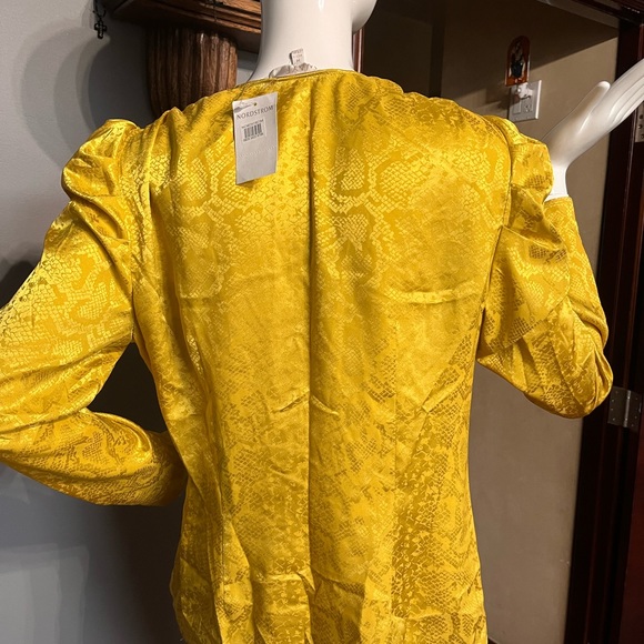 NWT WAYF Gigi yellow snake jacquard print puff sleeve top, sz Medium - Picture 6 of 8